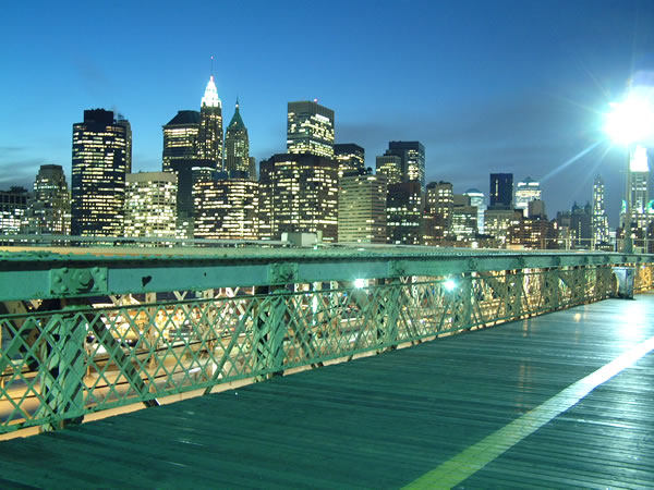 ニューヨーク マンハッタンの夜景のフリー写真素材