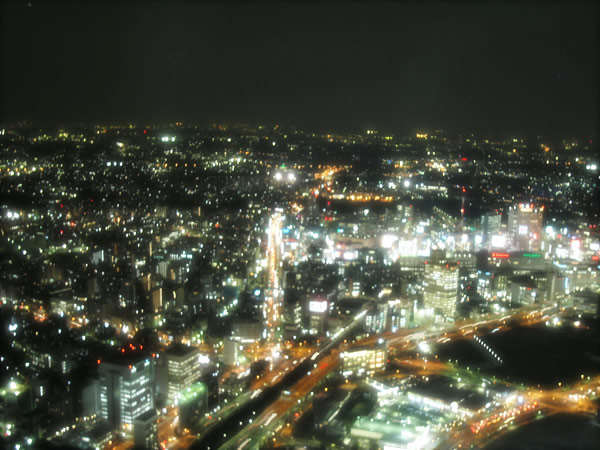 横浜市街地の夜景 ランドマークタワー のフリー写真素材