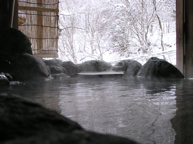 温泉 雪