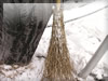 雪の日　竹箒　冬・雪景色のフリー写真素材・無料画像036