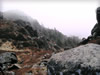 崖・岩の無料写真　岩山と雲（長野県美ヶ原高原）