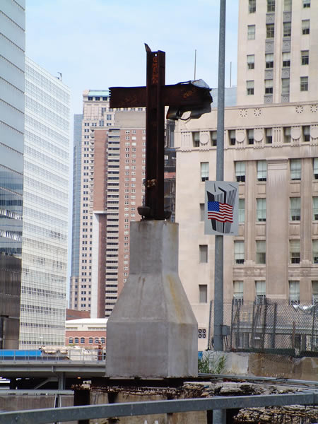 世界貿易センター（World Trade Center）跡地「鋼鉄の十字架」