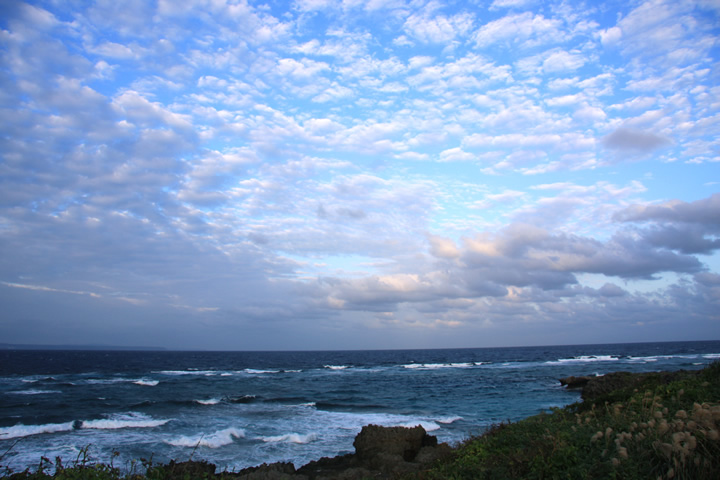 沖縄 伊計島の空と海 の無料画像