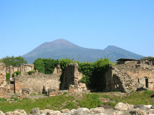 ポンペイの遺跡とヴェスヴィオ火山