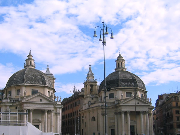 ローマ・ポポロ広場の双子の教会