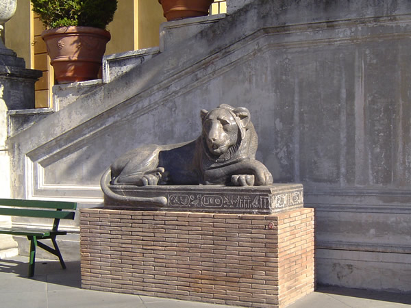 ライオン像（ヴァチカン美術館）のフリー写真素材　無料画像