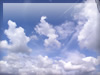 真夏の空と飛行機雲の無料画像