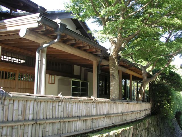 竹垣と日本家屋