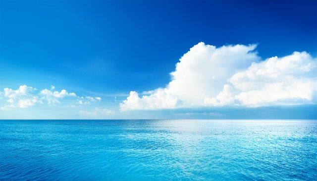 夏空と青い海の写真素材